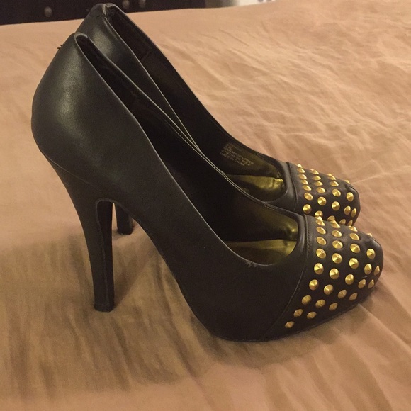 Gold studded black platform pumps - Picture 2 of 4
